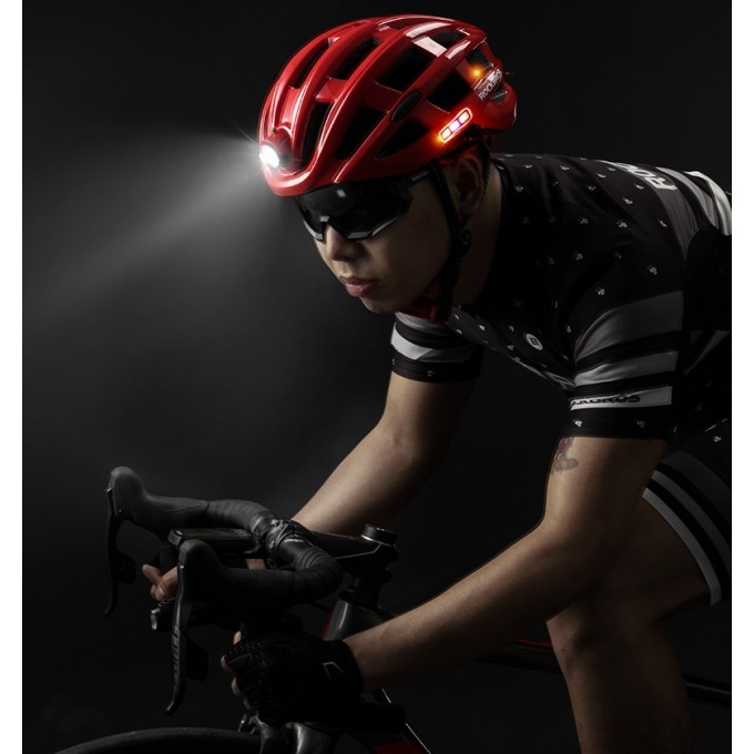 Helma AERIUM ROCKBROS Ultralight s LED svítilnou černá