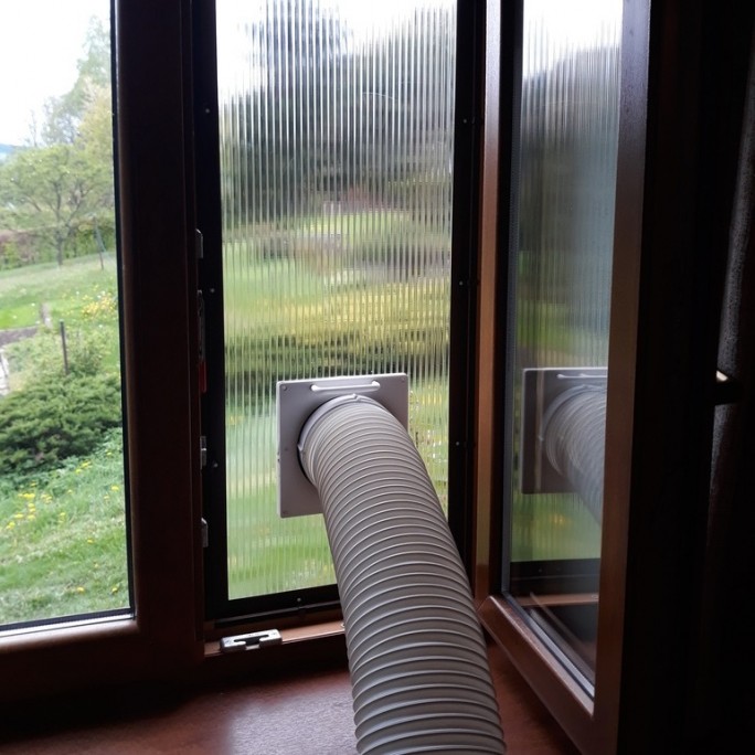 Izolace do okna pro mobilní klimatizace na míru