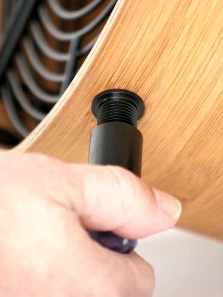 Nastaviteln&eacute; nožičky u ventil&aacute;toru